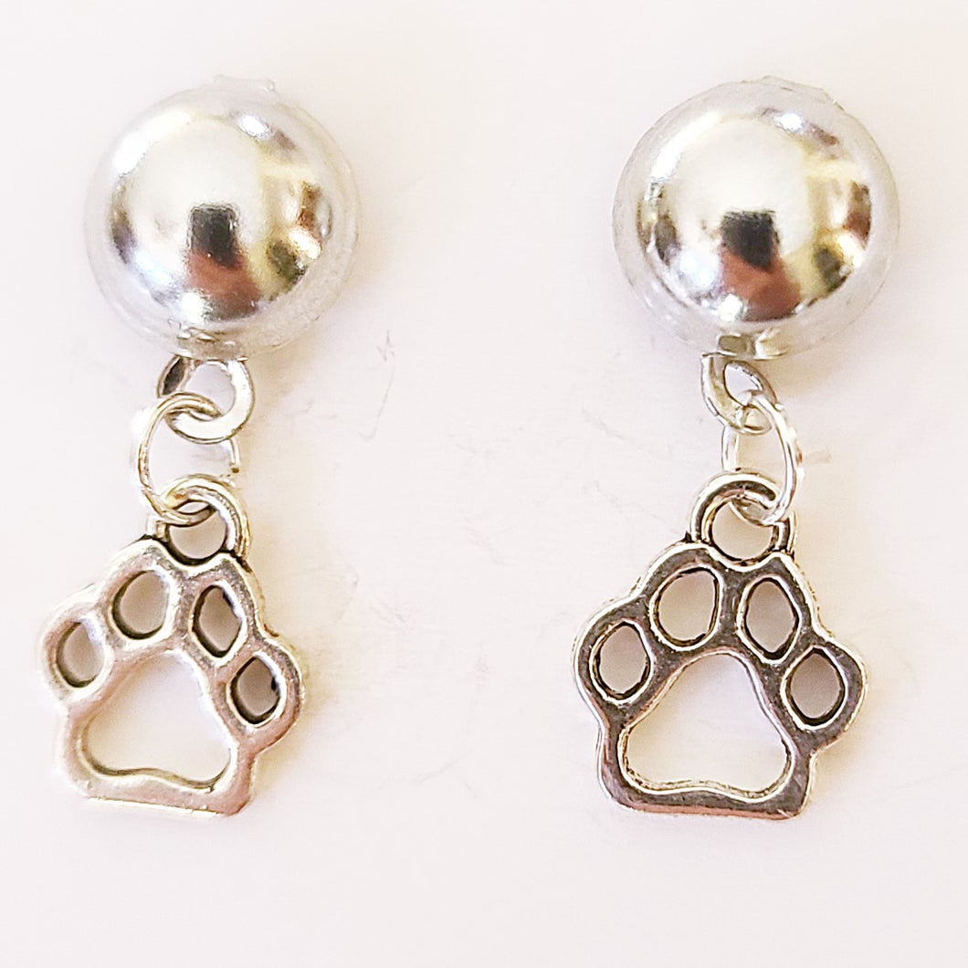 AO220 Paw Print Earrings