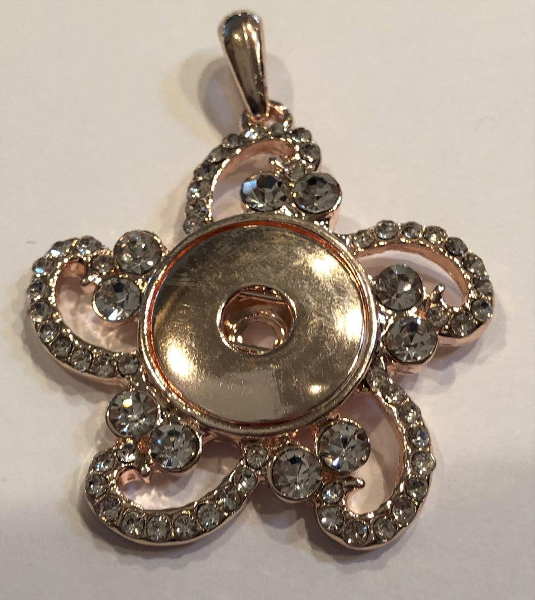 P1600 Round Rose Gold Pendant with Crystal Hearts