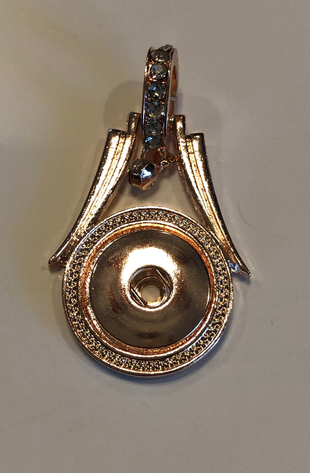 P1840 Gold Tone Round Crystal Pendant